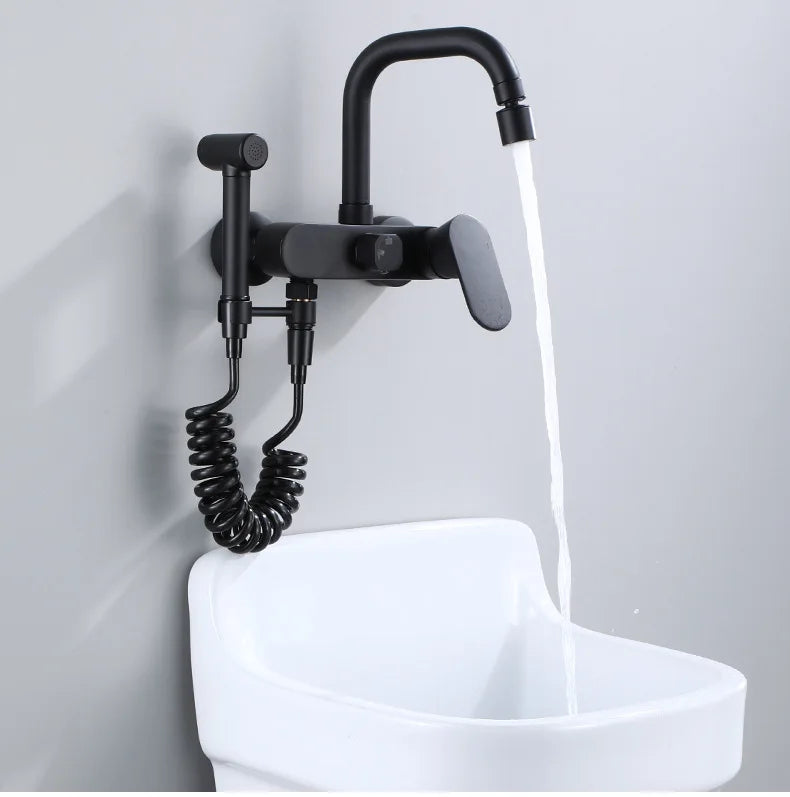Mosiężna bateria ścienna AquaJet w kolorze czarnym