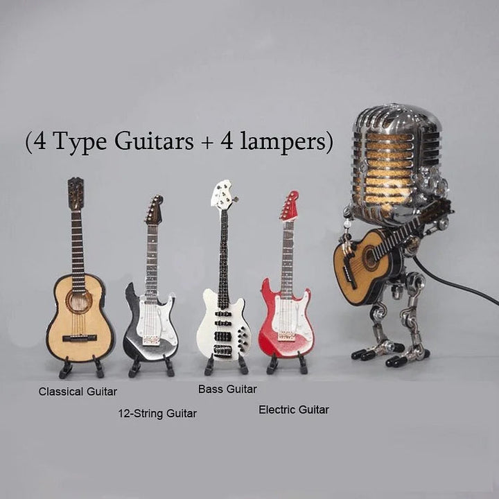 Stary metalowy robot z mikrofonem i lampą gitarową