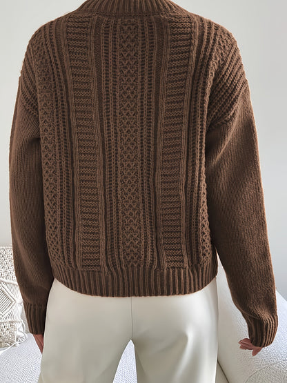 Sweter damski z okrągłym dekoltem z warkoczowym motywem i pionowymi panelami