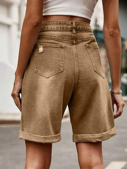 Szorty damskie z wywiniętymi nogawkami i klasycznym zapięciem