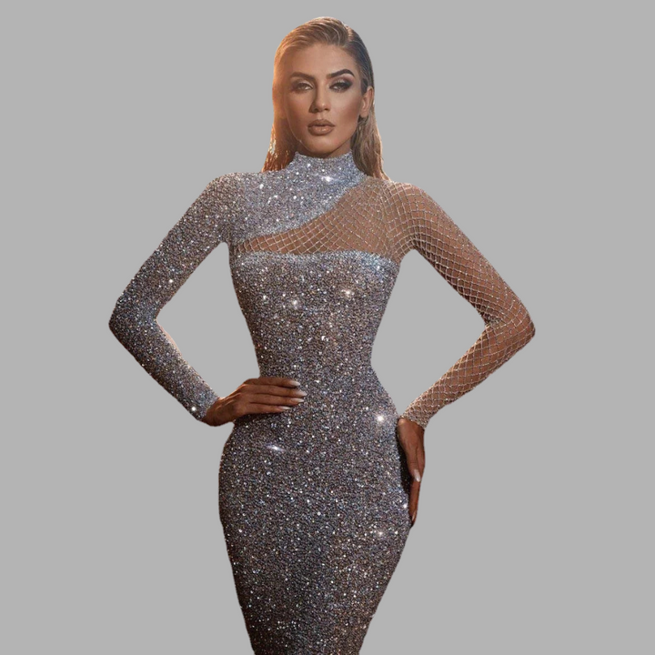 Elegancka sukienka z odkrytymi ramionami i cekinami