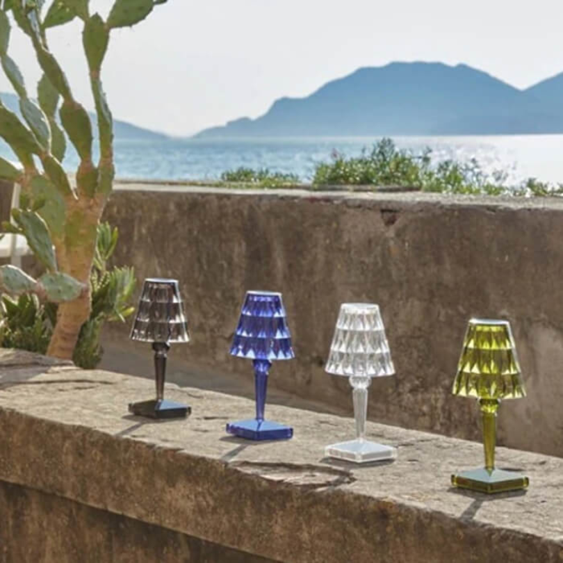 Szykowna lampa stołowa o kryształowym designie – CrystalLuxe