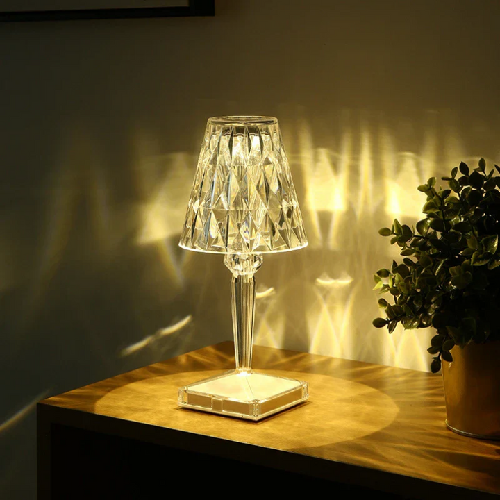 Szykowna lampa stołowa o kryształowym designie – CrystalLuxe