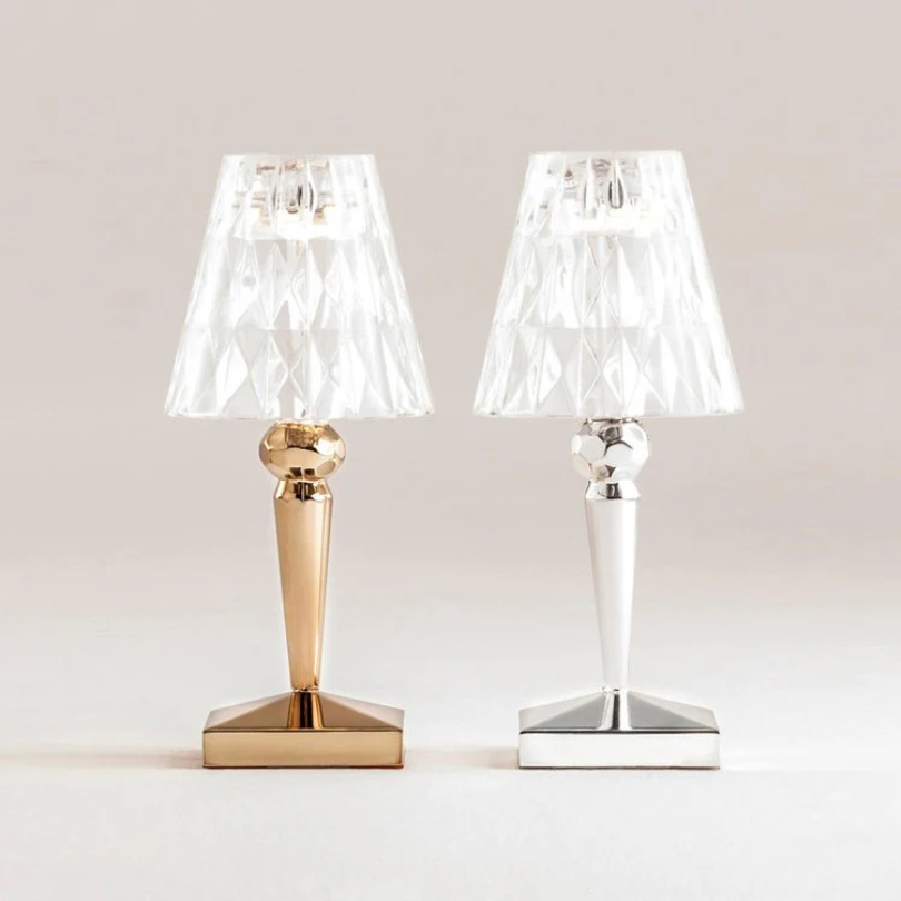 Szykowna lampa stołowa o kryształowym designie – CrystalLuxe