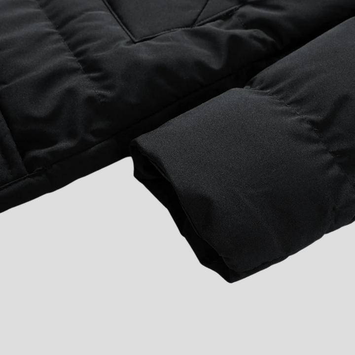Męska kurtka typu parka – elegancka osłona na trudne warunki pogodowe