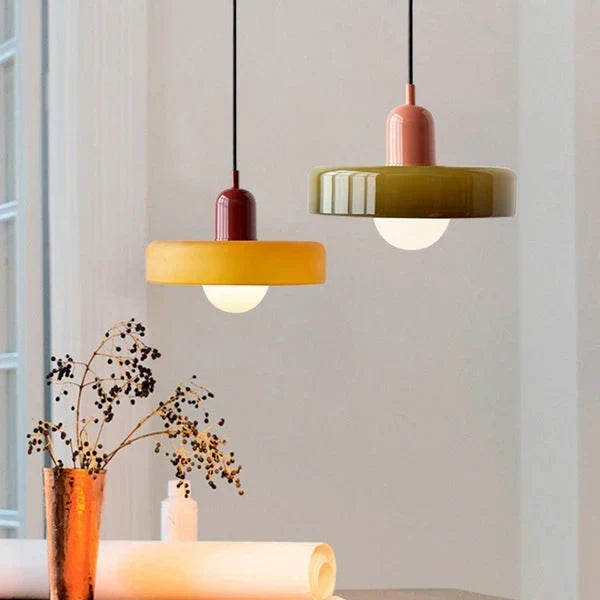 Wisząca lampa Bauhaus z kolorowego szkła