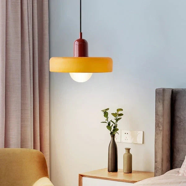 Wisząca lampa Bauhaus z kolorowego szkła