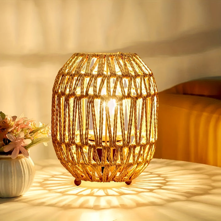 Boho lampa stołowa z rattanu – ręcznie wykonany akcent świetlny do sypialni lub salonu