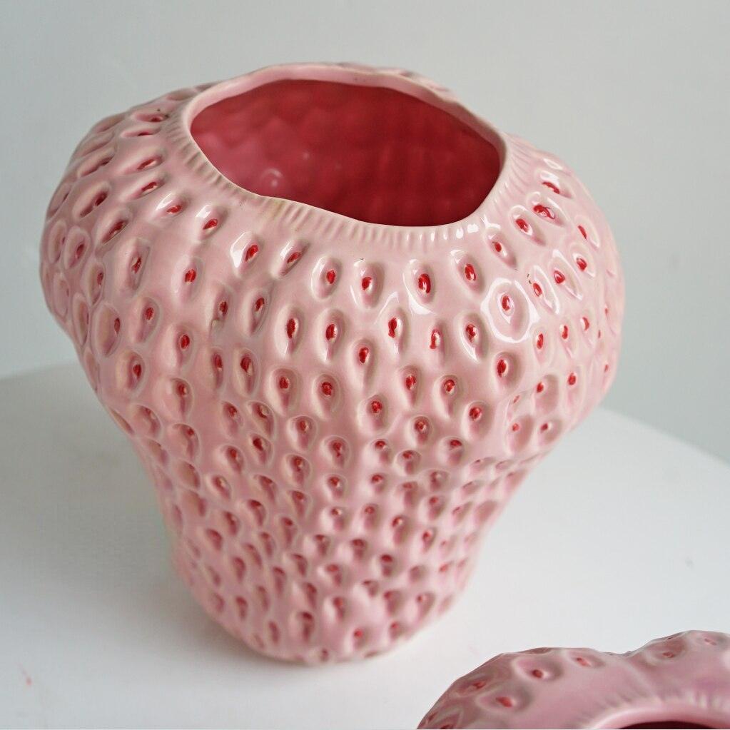 Ceramiczny wazon dekoracyjny w kształcie truskawki na kwiaty i dekorację stołu