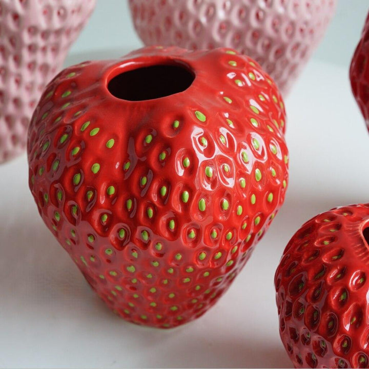 Ceramiczny wazon dekoracyjny w kształcie truskawki na kwiaty i dekorację stołu