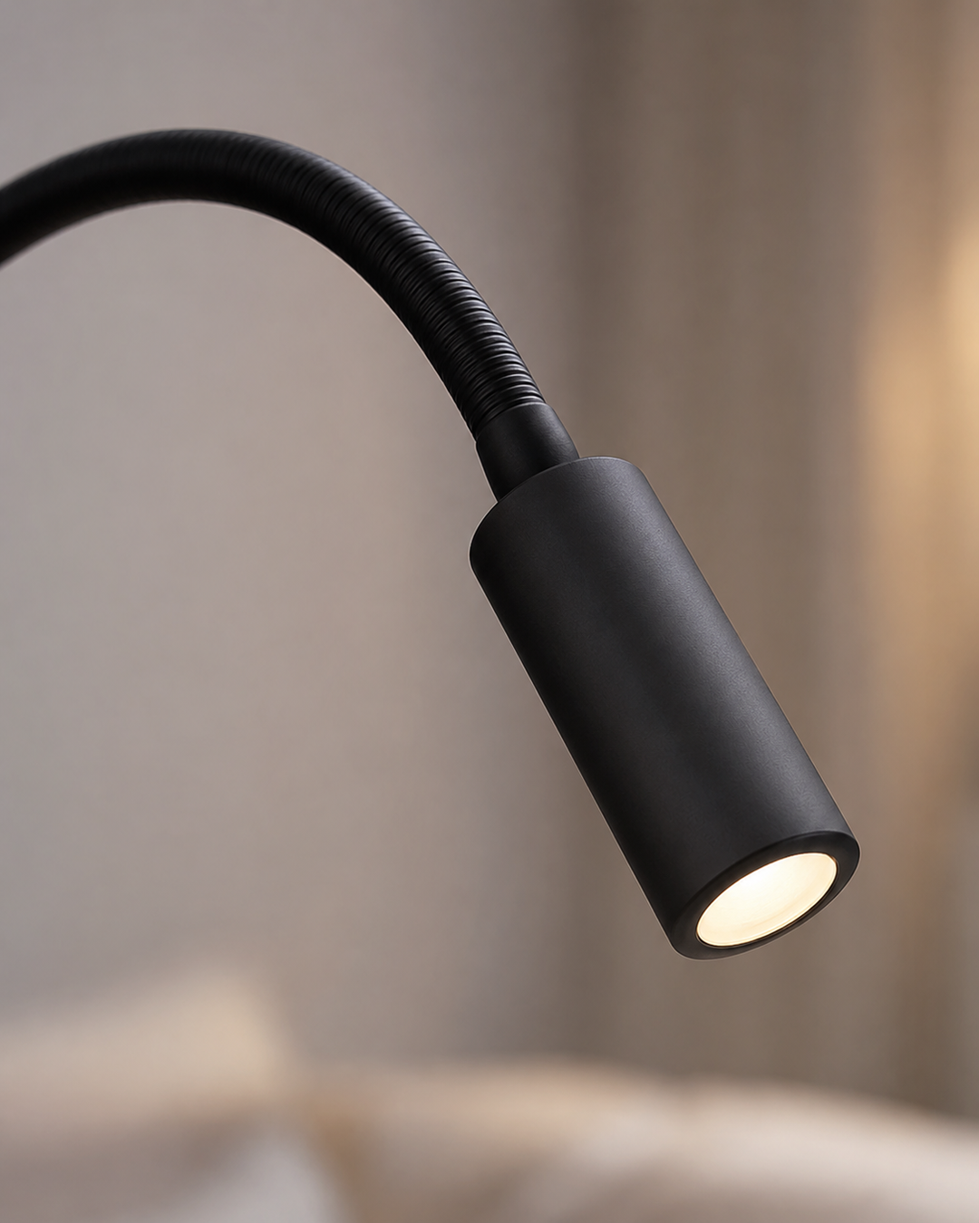Elastyczna lampa ścienna na wężowym wysięgniku – regulowana nowoczesna lampka do czytania przy łóżku i sofie