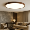 Lampa sufitowa z ciemnego drewna