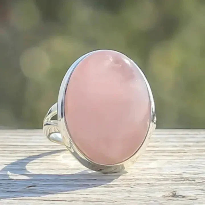 Elegancki pierścionek z kwarcem różowym w srebrze sterling