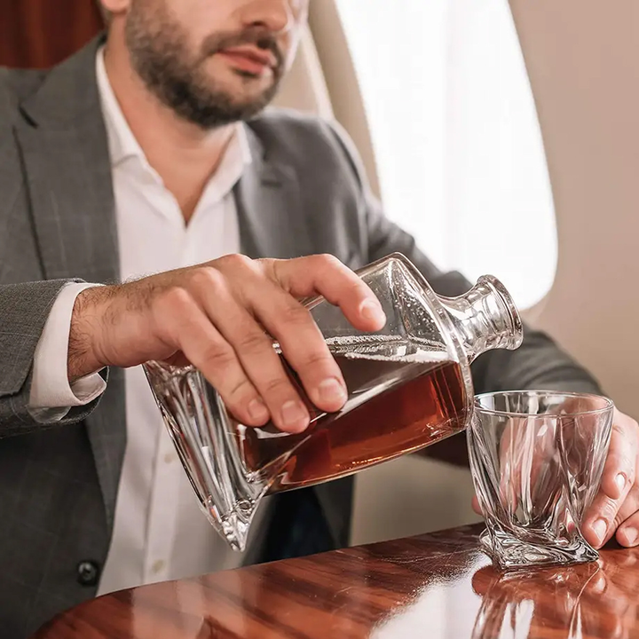Luksusowy zestaw karafki i kryształowych szklanek – WhiskeyWave