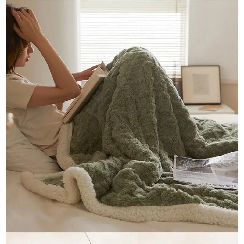 Gruby zimowy koc z wełny jagnięcej - WarmWool
