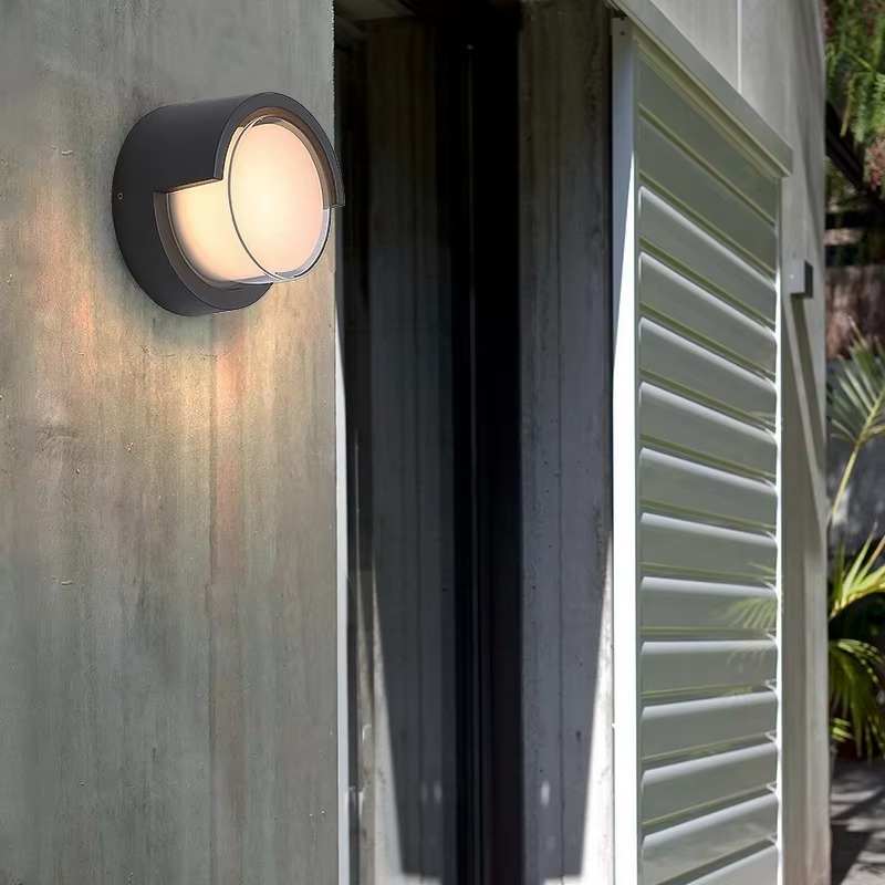 Lampa ścienna zewnętrzna z czujnikiem ruchu – nowoczesny design