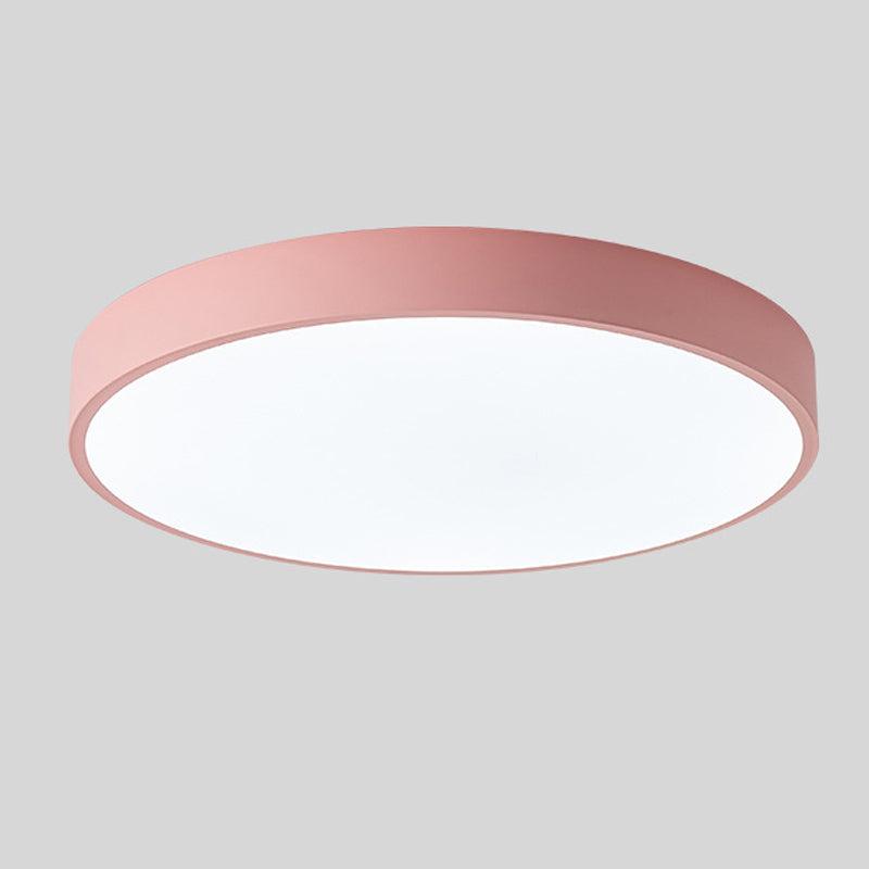 Skandynawska lampa sufitowa LED w kształcie makaronika z drewnianym akcentem do salonu lub sypialni