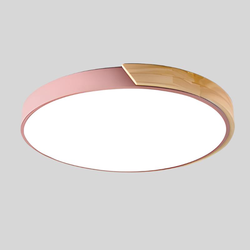 Skandynawska lampa sufitowa LED w kształcie makaronika z drewnianym akcentem do salonu lub sypialni