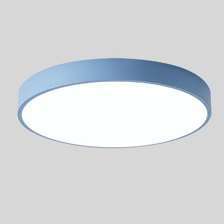Skandynawska lampa sufitowa LED w kształcie makaronika z drewnianym akcentem do salonu lub sypialni