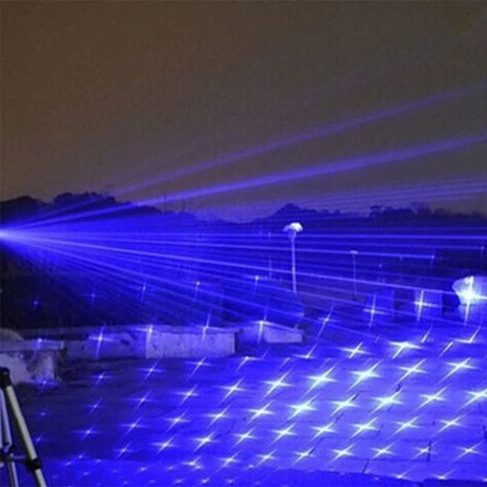 Latarka laserowa AeroForge Pro zapewnia jasne, wodoodporne światło do przetrwania na zewnątrz