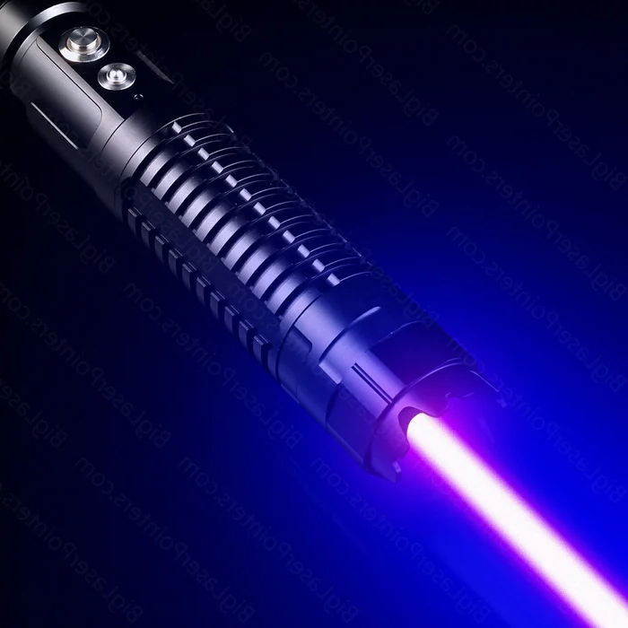 Latarka laserowa AeroForge Pro zapewnia jasne, wodoodporne światło do przetrwania na zewnątrz