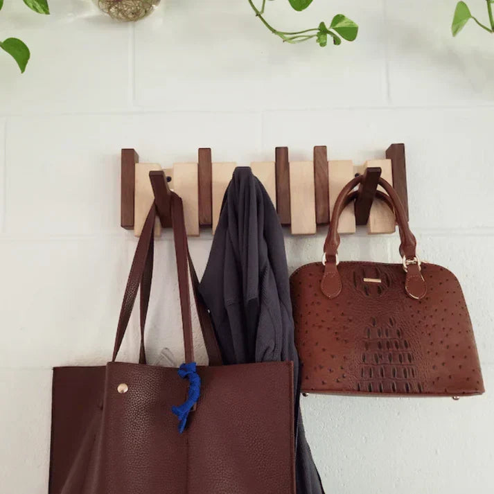 Wieszak na ubrania | design w kształcie fortepianu | drewno wysokiej jakości