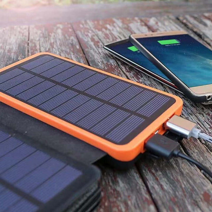 Solarny powerbank z 4 panelami i 3 wyjściami USB – SunCore