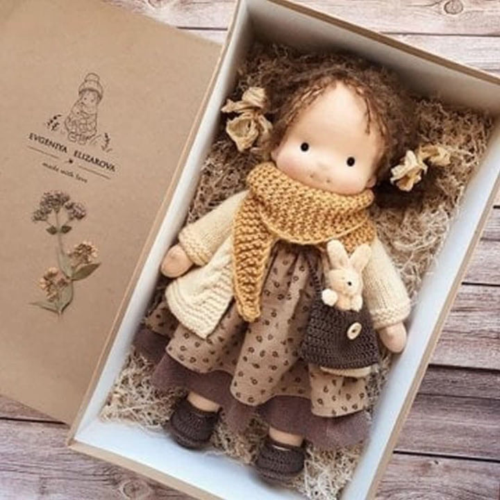 Ręcznie robiona lalka waldorfska z naturalnych materiałów – wysokość 30 cm