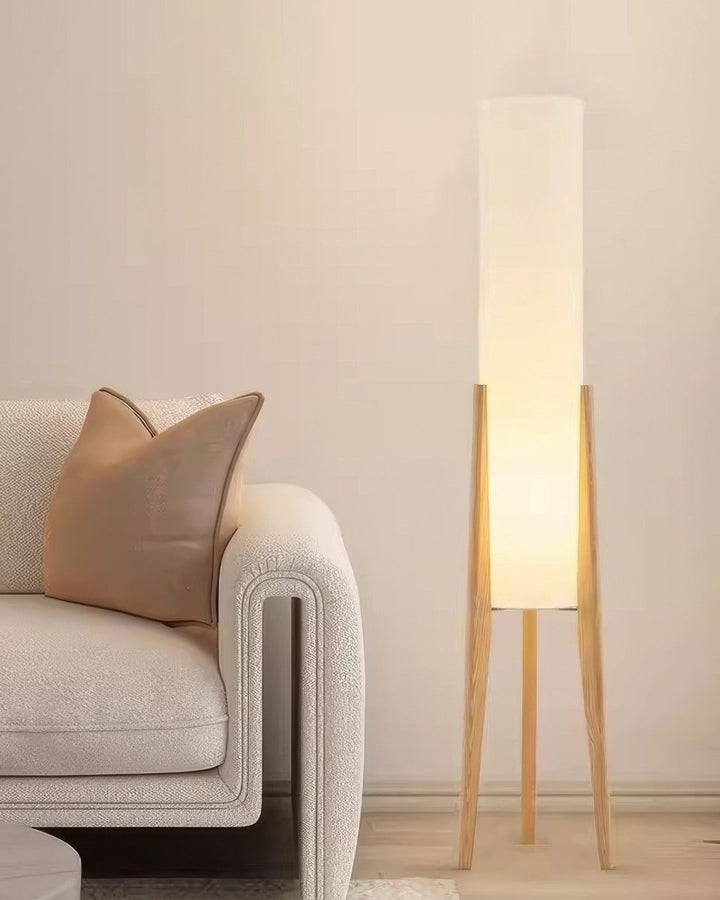 Lampa podłogowa z drewna orzechowego - świetlna sztuka do każdego wnętrza