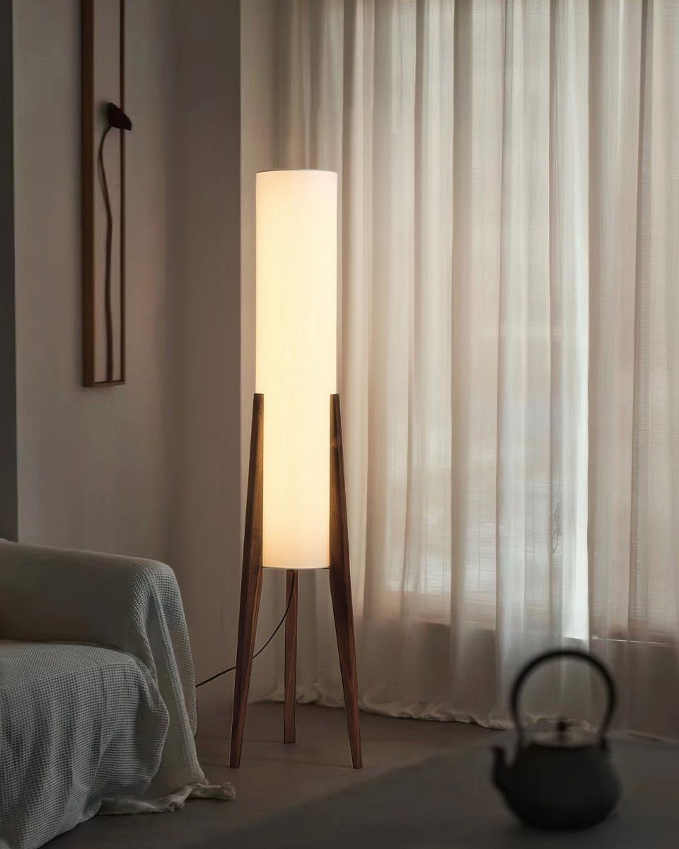 Lampa podłogowa z drewna orzechowego - świetlna sztuka do każdego wnętrza